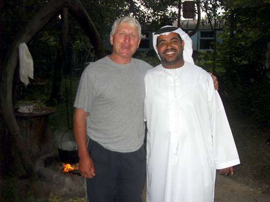 Виктор Турлов с туристом из Аравийского побережья